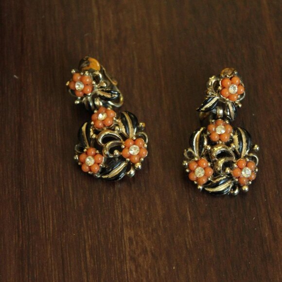 Vintage 1960s Coro Earrings,  Orange Floral Clip On Back Earrings - Picture 1 of 10